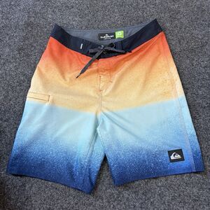 QUIKSILVER Board Shorts Boys Size Youth 26 Dryflight Water Repellent Hawaiian 7"